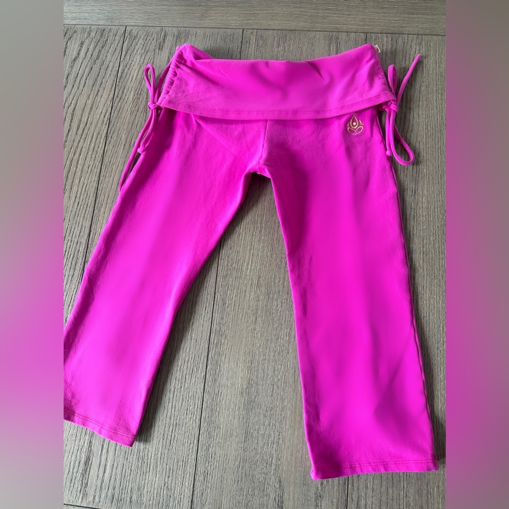 Shakti Activewear Hot Yoga Cropped Leggings